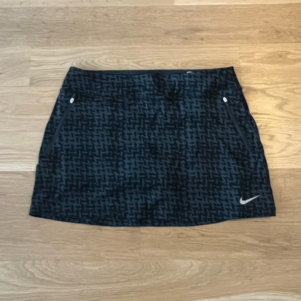 NWT Nike black patterned golf skirt!